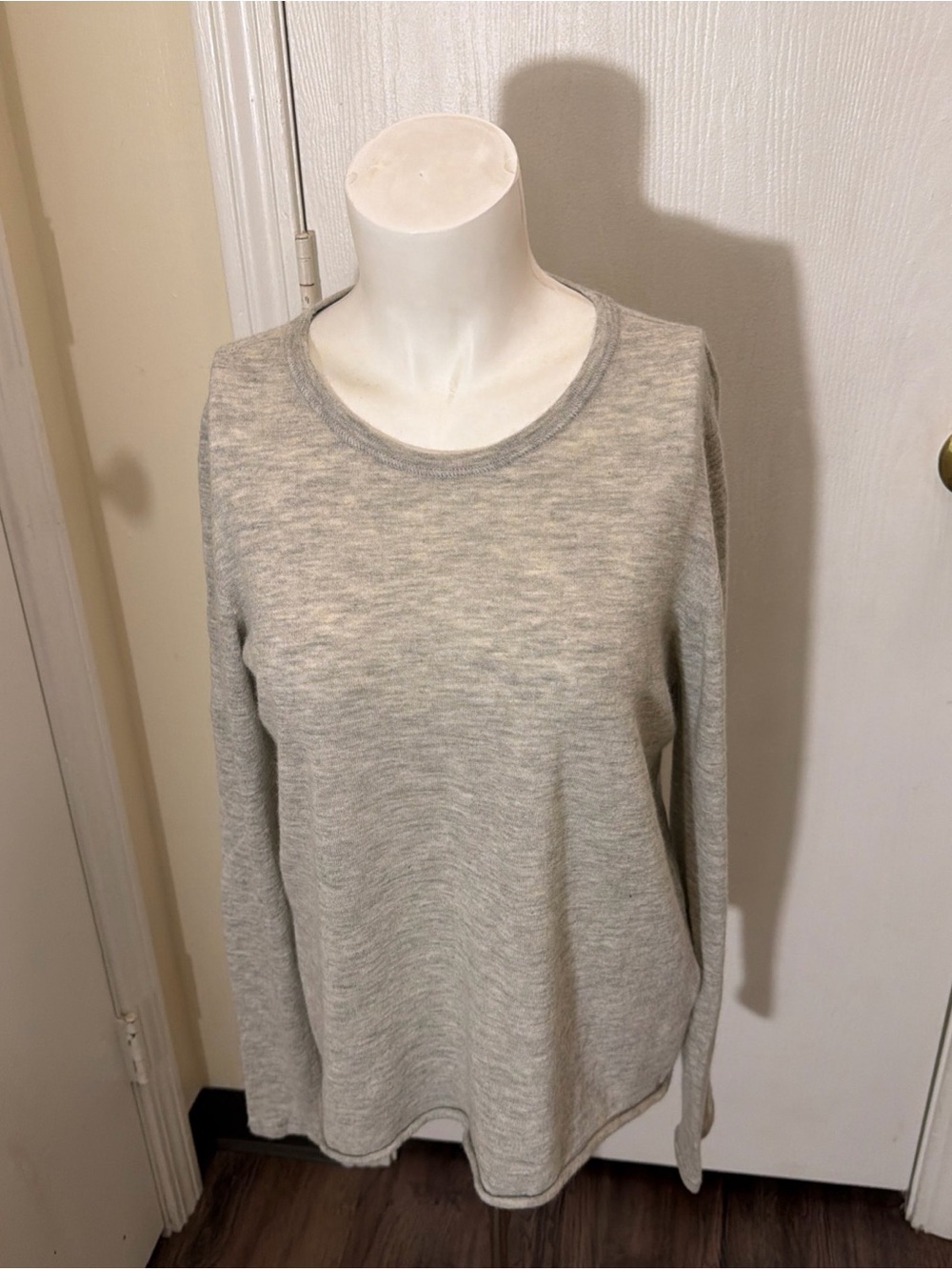 Majestic Filatures 100% Cashmere Gray Crewneck Sweater Lightweight US Size M-L
